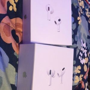 AirPods Pro and AirPods